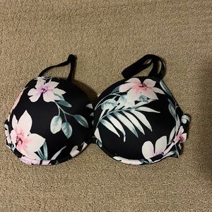 Victoria secret pink wear everywhere super pushup